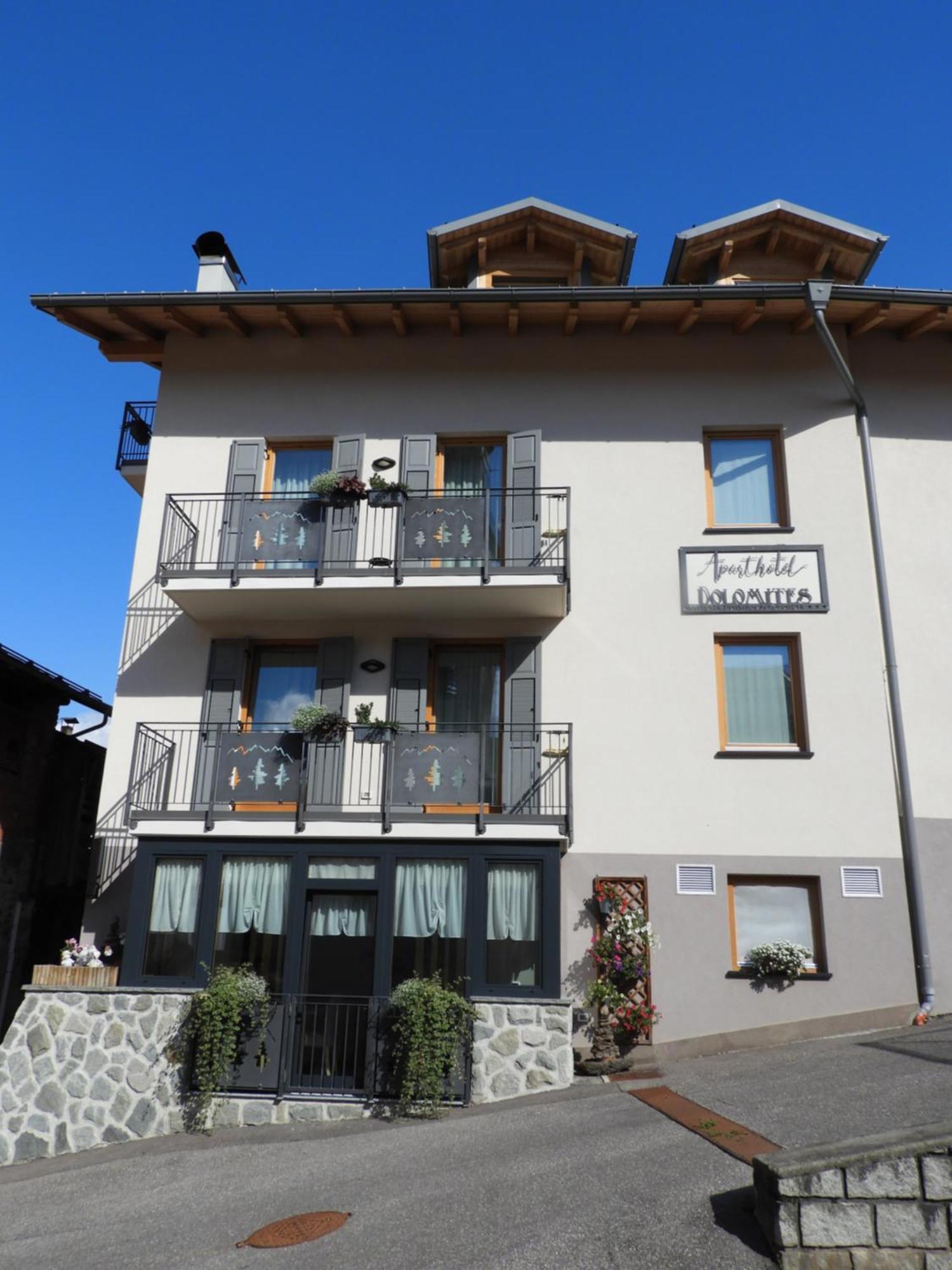 Aparthotel Dolomites Living&Relax Commezzadura Luaran gambar