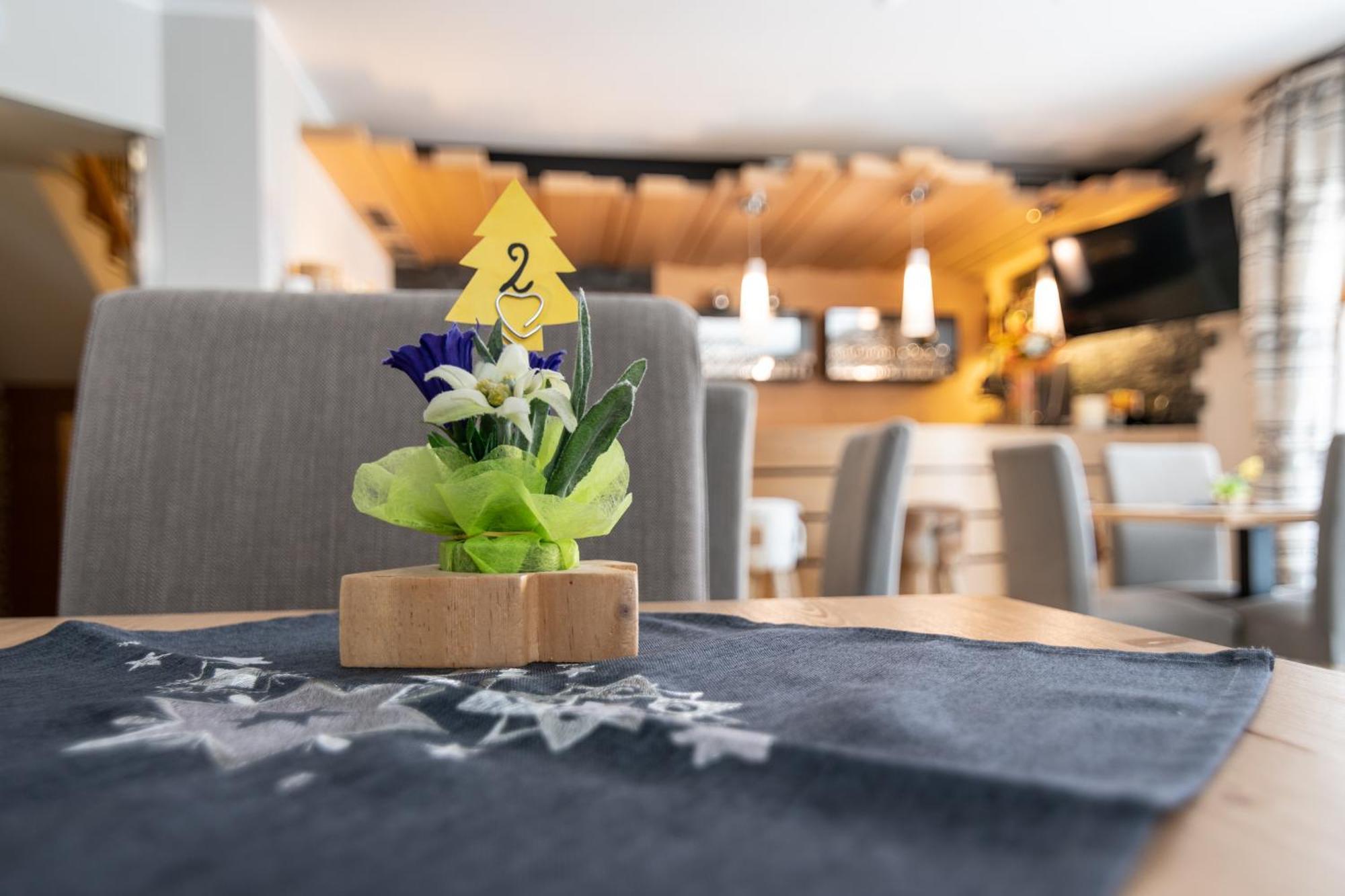 Aparthotel Dolomites Living&Relax Commezzadura Luaran gambar