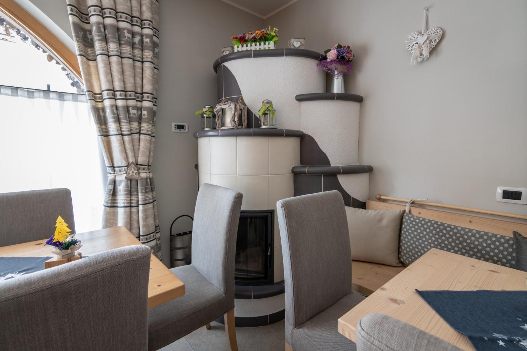 Aparthotel Dolomites Living&Relax Commezzadura Luaran gambar