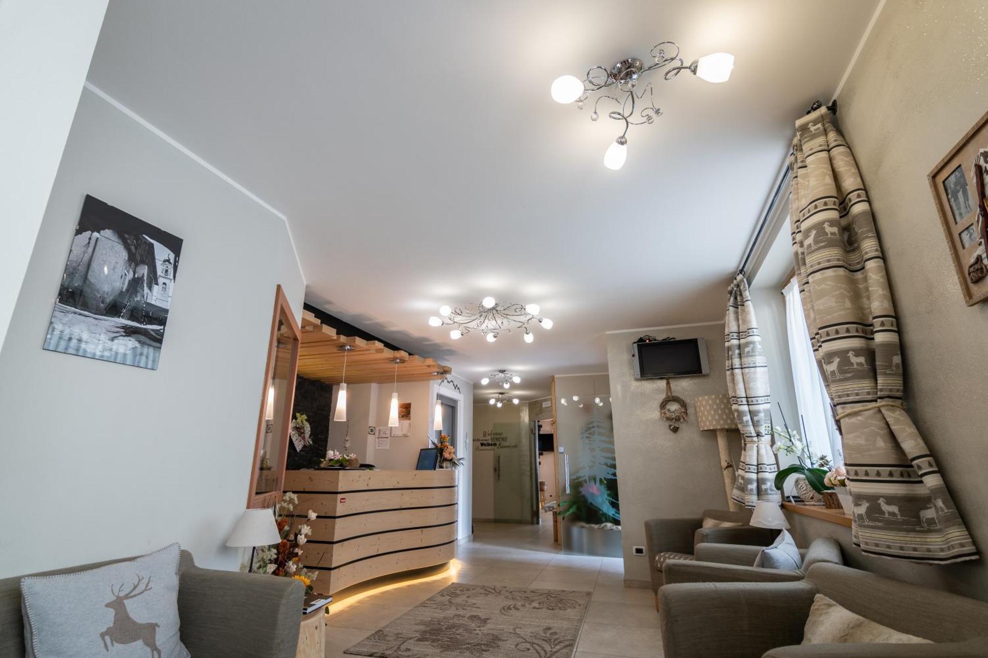 Aparthotel Dolomites Living&Relax Commezzadura Luaran gambar