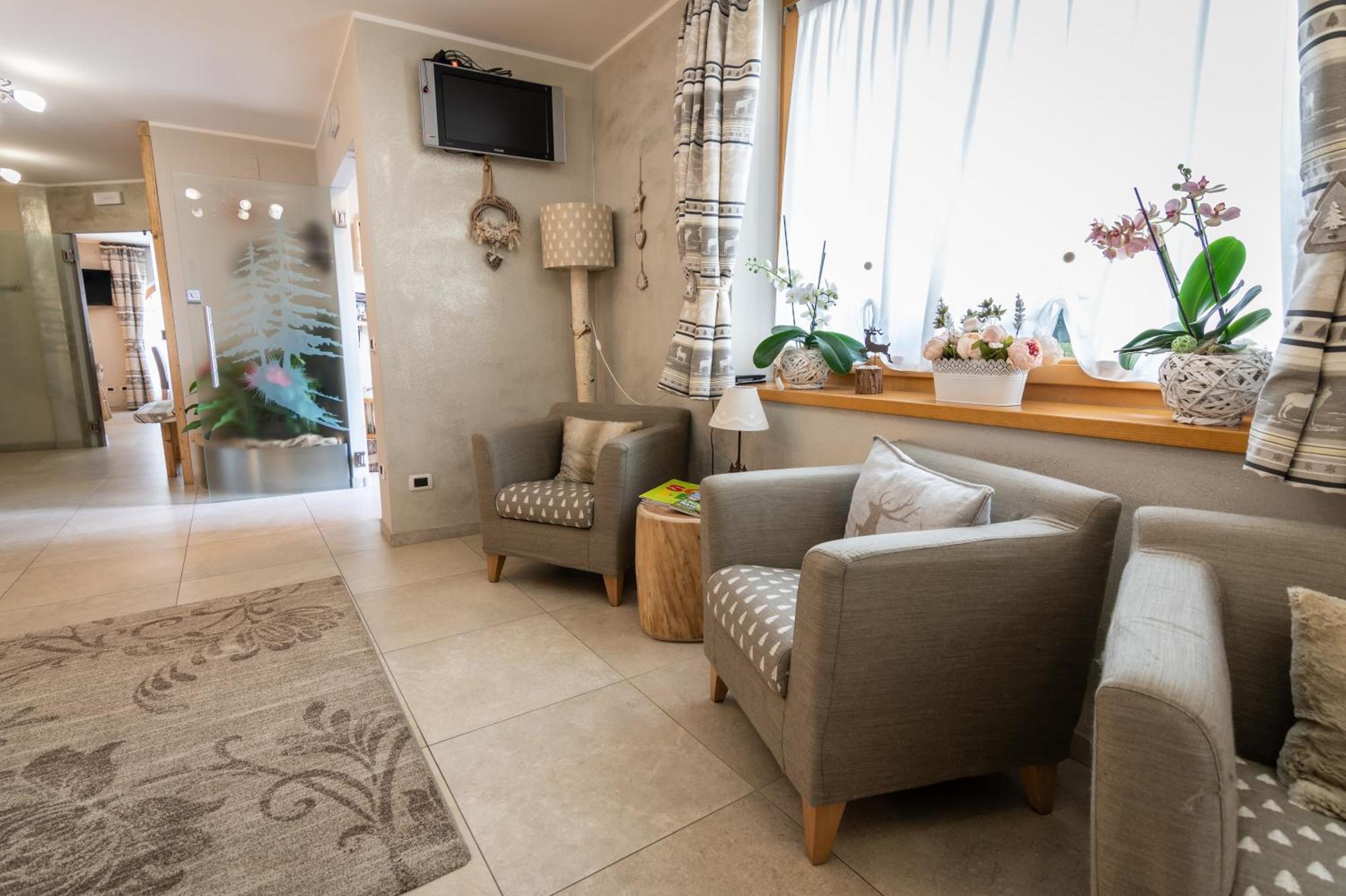 Aparthotel Dolomites Living&Relax Commezzadura Luaran gambar
