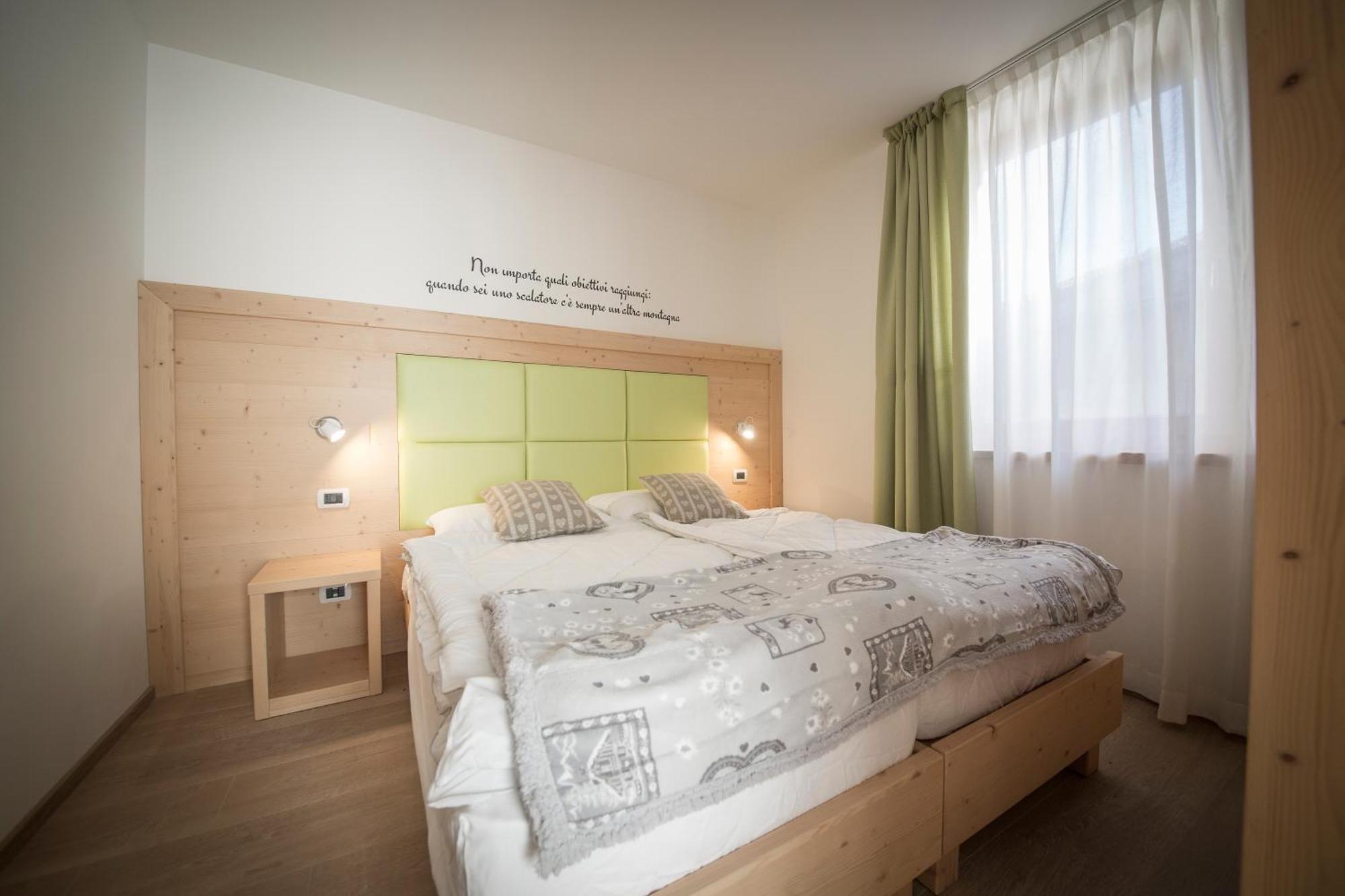 Aparthotel Dolomites Living&Relax Commezzadura Bilik gambar