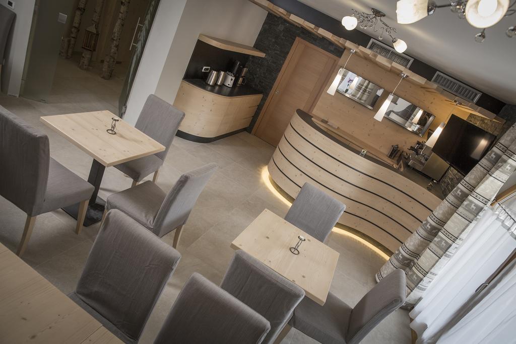 Aparthotel Dolomites Living&Relax Commezzadura Luaran gambar