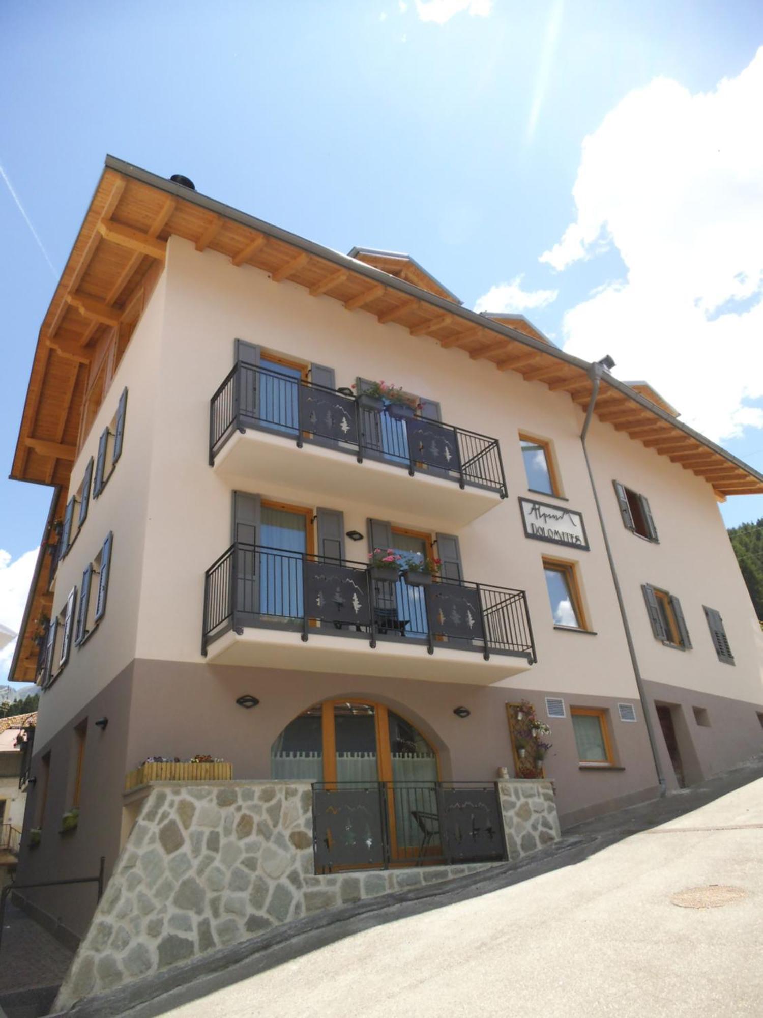 Aparthotel Dolomites Living&Relax Commezzadura Luaran gambar
